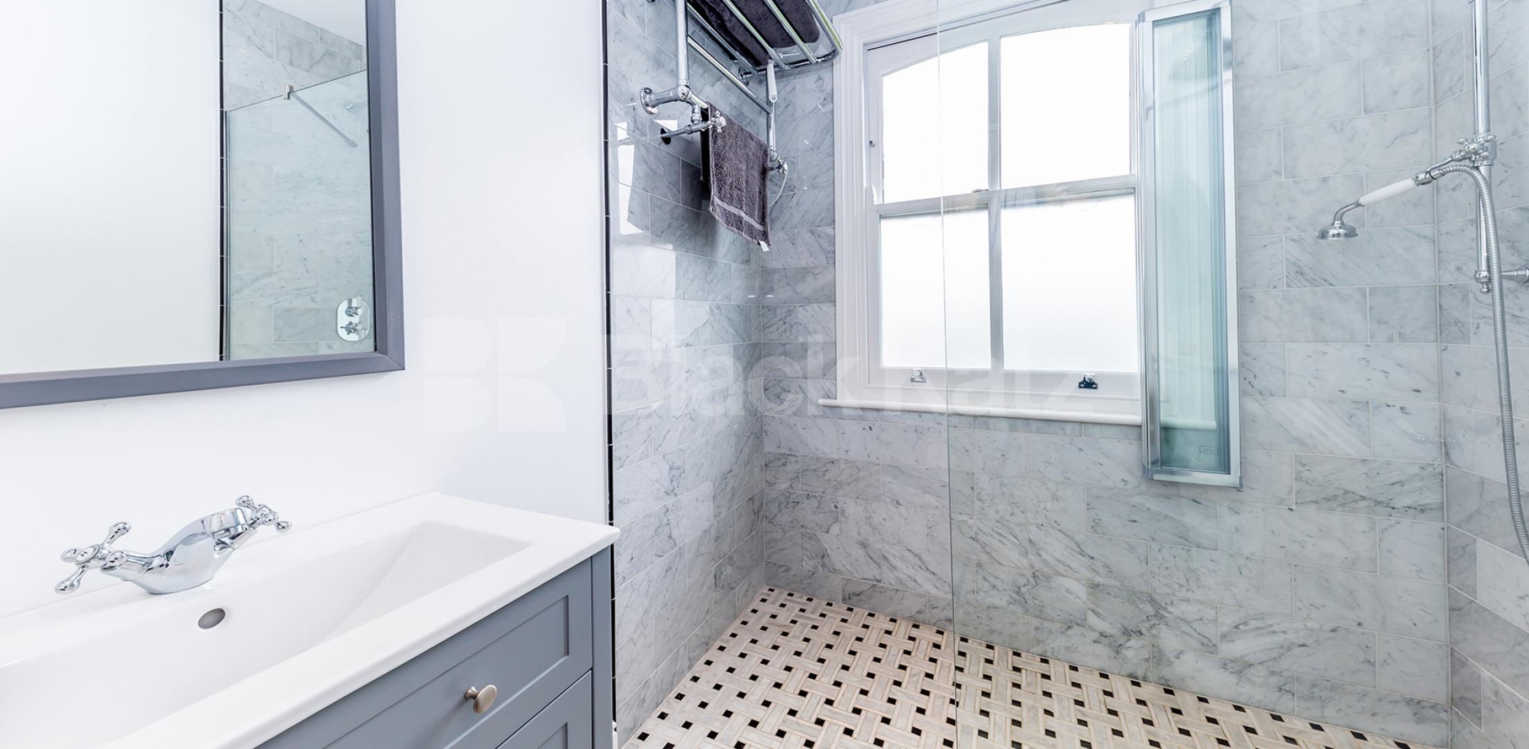 			STUNNING 4 BED WITH GARDEN! , 4 Bedroom, 1 bath, 1 reception House			 Hartham Road  , CALEDONIAN ROAD 